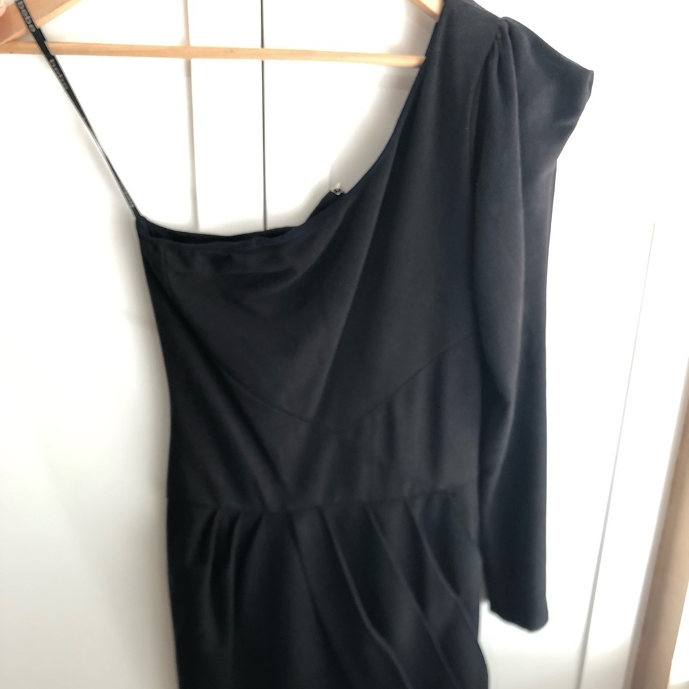 One sleeve black dress